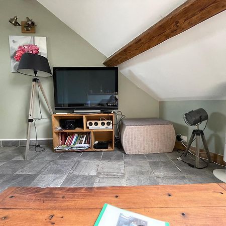 Les Combles De L Aure Grand Studio Cosy Confortable Classe 3 Etoiles Centre Bayeux 2 Mn A Pied Cathedrale Proche Plages Du Debarquement Ngoại thất bức ảnh