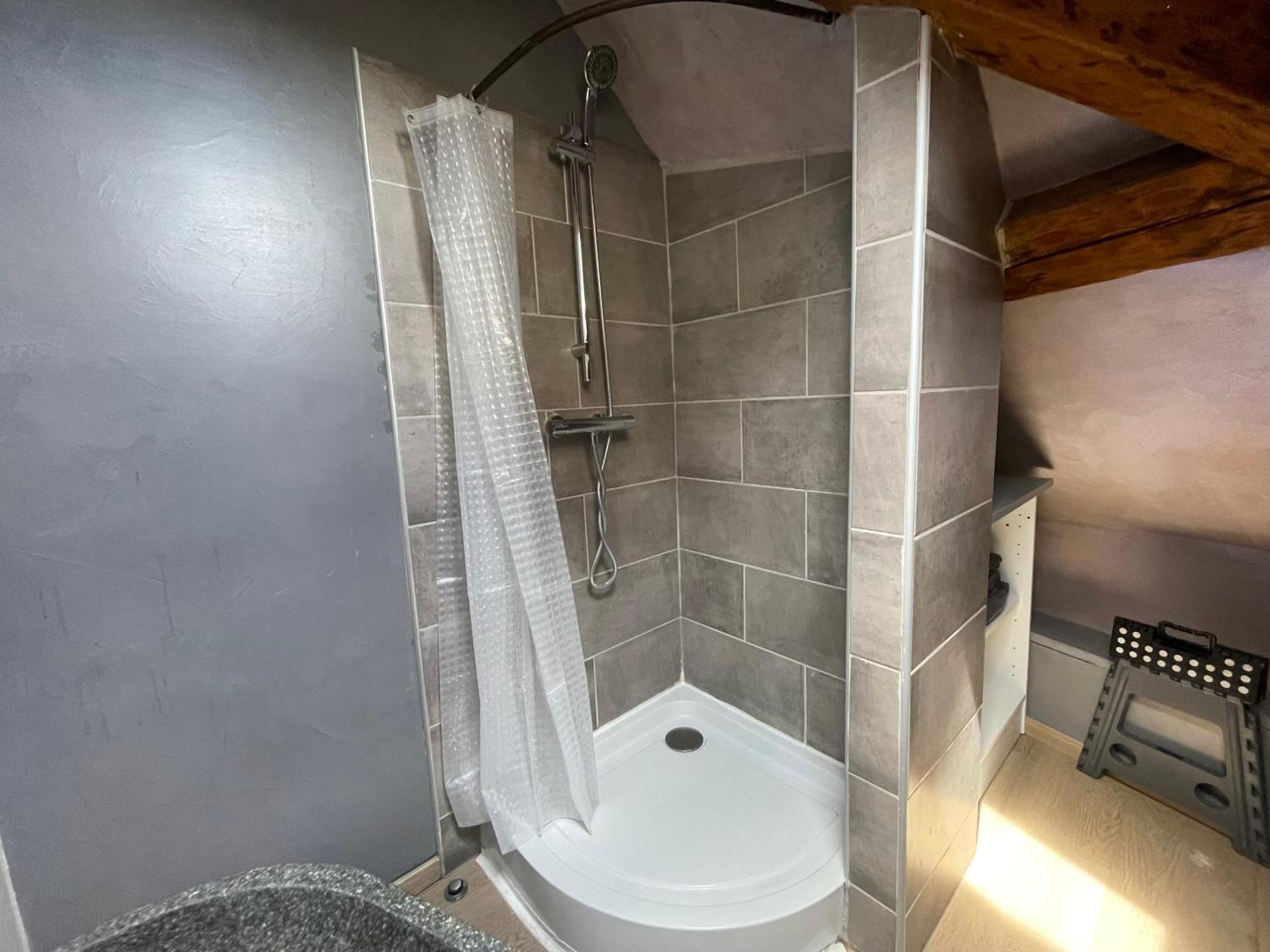 Les Combles De L Aure Grand Studio Cosy Confortable Classe 3 Etoiles Centre Bayeux 2 Mn A Pied Cathedrale Proche Plages Du Debarquement Ngoại thất bức ảnh